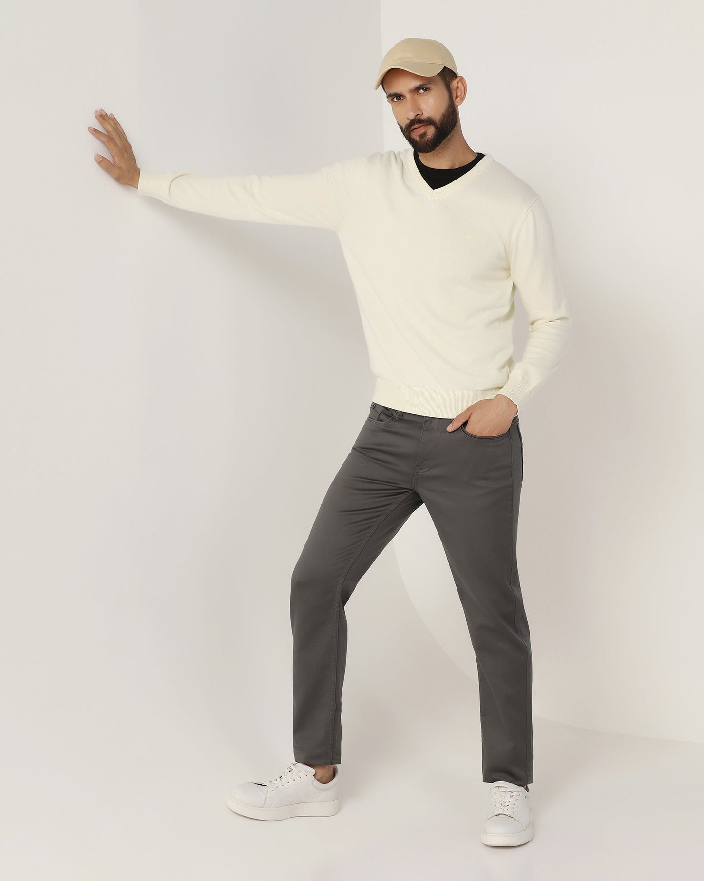 Off White V-Neck Solid Sweatshirt - Vneckter