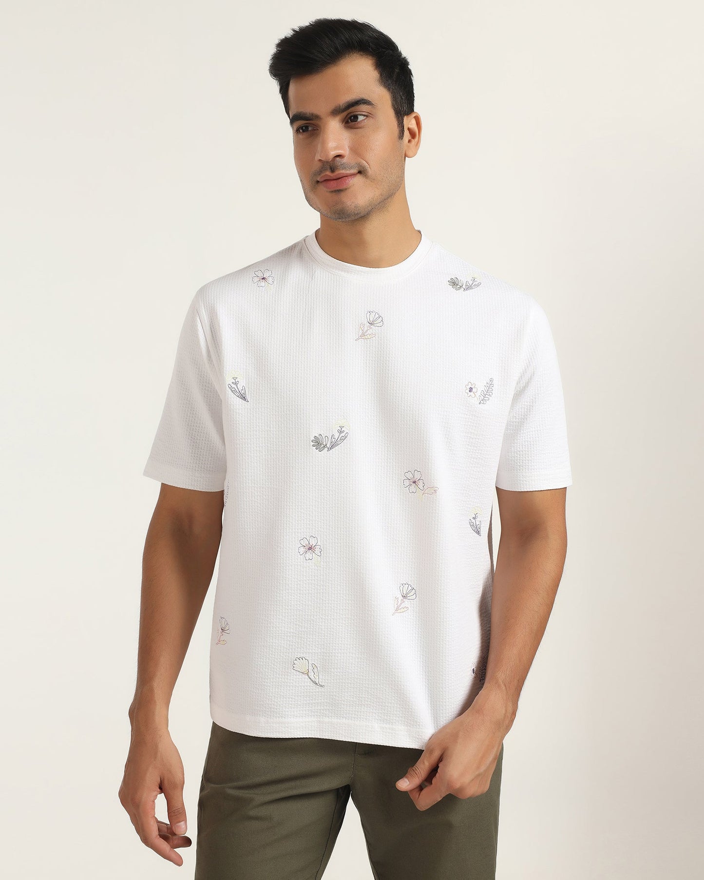 Crew Neck Off White Printed T-Shirt - Scribble