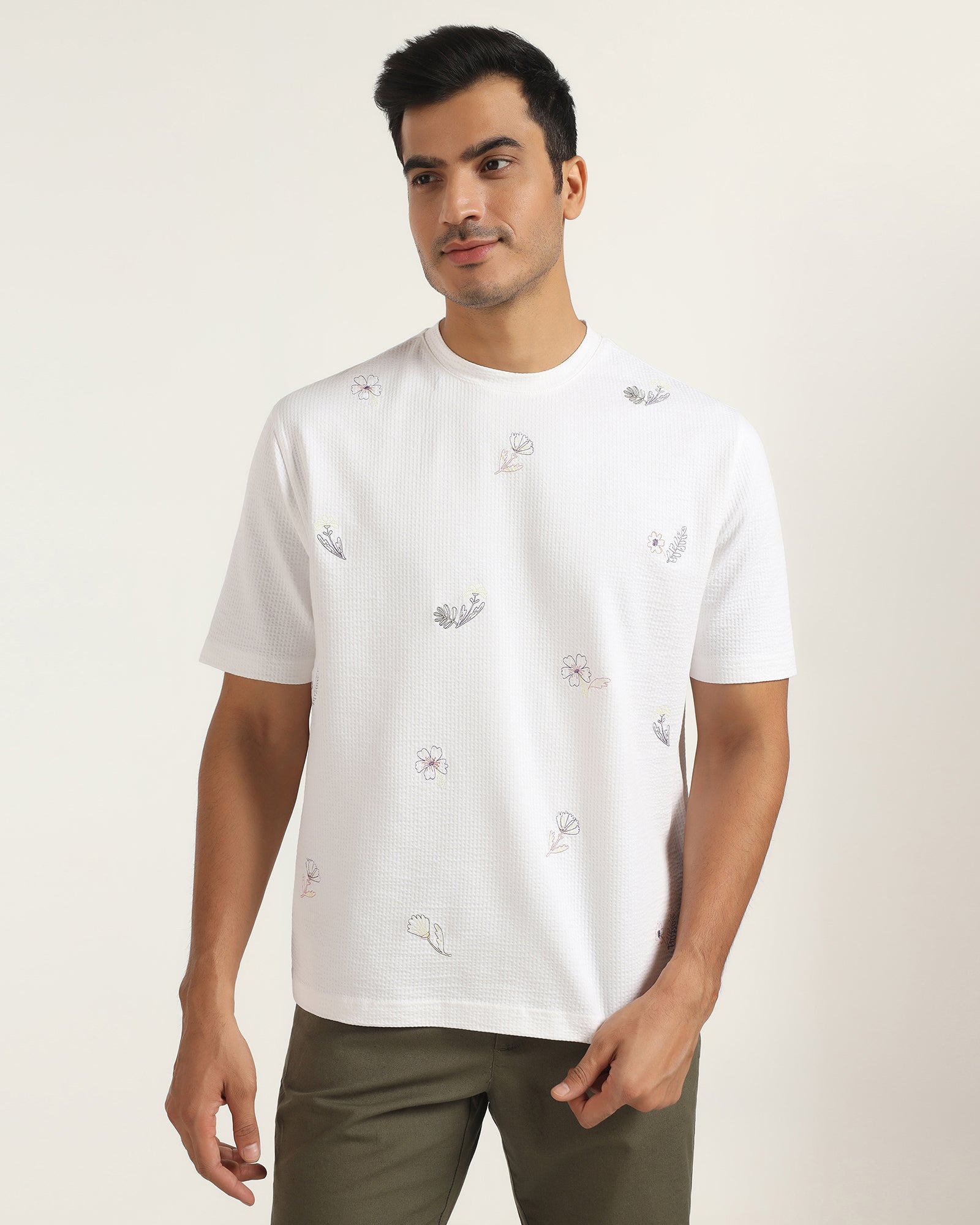 Crew Neck Off White Printed T-Shirt - Scribble
